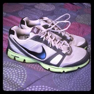 Men’s Nike Duel Fusion TR Sneakers (Size 9.5)